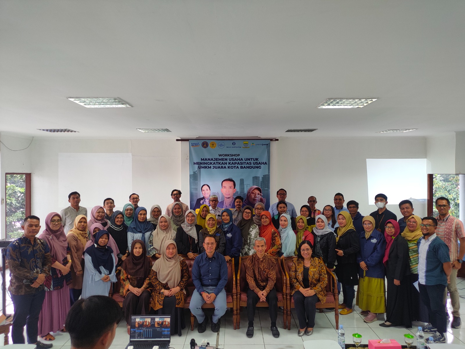 Workshop Manajemen Usaha Untuk Meningkatkan Kapasitas Usaha UMKM Juara Kota Bandung Workshop Manajemen Usaha Untuk Meningkatkan Kapasitas Usaha UMKM Juara Kota Bandung